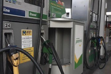 O aumento no preço da gasolina foi um dos principais fatores que levaram à alta do IPCA-15 em Brasília em setembro - (crédito: Fernando Frazão/Agência Brasil) O aumento no preço da gasolina foi um dos principais fatores que levaram à alta do IPCA-15 em Brasília em setembro - (crédito: Fernando Frazão/Agência Brasil)