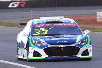  Nelsinho Piquet em ação no primeiro dia de treinos no autódromo Internacional de Brasília: ele venceu a etapa do ano passado em casa -  (crédito:  Ed Alves/CB/D.A Press)
