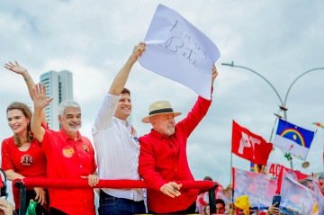 Presidente da República, Luiz Inácio Lula da Silva, durante ato de campanha em Recife: o evento 'Lula em Recife: O Brasil Pronto Pra Mais', realizado no Cais de Santa Rita, Recife - (crédito: Ricardo Stuckert) Presidente da República, Luiz Inácio Lula da Silva, durante ato de campanha em Recife: o evento 'Lula em Recife: O Brasil Pronto Pra Mais', realizado no Cais de Santa Rita, Recife - (crédito: Ricardo Stuckert)