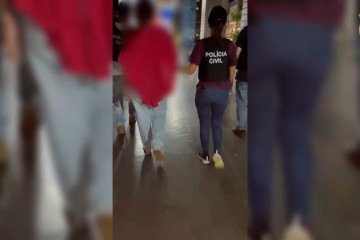 A operação faz parte de uma sequência de ações da 2ª DP contra crimes relacionados à exploração sexual e à manutenção de casas de prostituição - (crédito: PCDF/Divulgação) A operação faz parte de uma sequência de ações da 2ª DP contra crimes relacionados à exploração sexual e à manutenção de casas de prostituição - (crédito: PCDF/Divulgação)