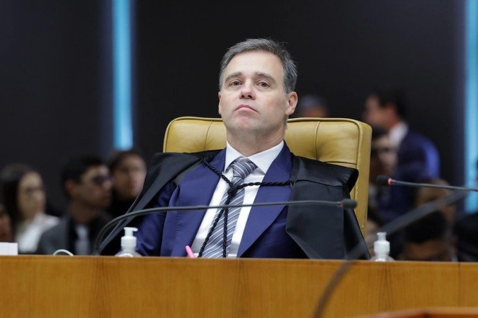 STF adia multas a empresas em regra sobre saúde mental no trabalho