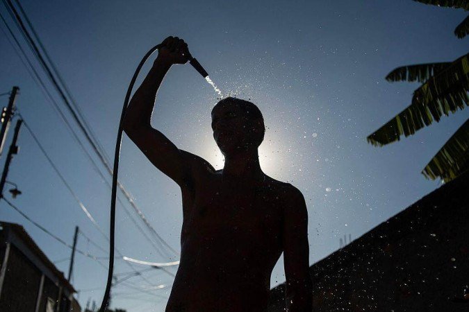 Área sob aviso vermelho para onda de calor, vigente para os últimos dias de setembro, entre sábado (26) e quarta-feira (30) - (crédito: INMET) Área sob aviso vermelho para onda de calor, vigente para os últimos dias de setembro, entre sábado (26) e quarta-feira (30) - (crédito: INMET)