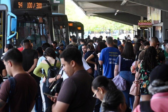 Passageiros na rodoviária do Plano Piloto, com conexão ao metrô - (crédito: Ed Alves/ CB/D.A Press) Passageiros na rodoviária do Plano Piloto, com conexão ao metrô - (crédito: Ed Alves/ CB/D.A Press)