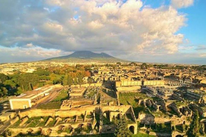 Ruínas de Pompeia: mineral rico em potássio expelido pelo Vesúvio auxiliou pesquisadores a ajustarem um importante método de datação geológica - (crédito: Wikimedia Commons/Divulgação ) Ruínas de Pompeia: mineral rico em potássio expelido pelo Vesúvio auxiliou pesquisadores a ajustarem um importante método de datação geológica - (crédito: Wikimedia Commons/Divulgação )