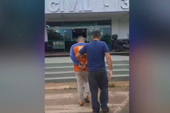 Homem é preso por de estupro contra adolescente em São Sebastião
- (crédito: Divulgação/PCDF) Homem é preso por de estupro contra adolescente em São Sebastião
- (crédito: Divulgação/PCDF)