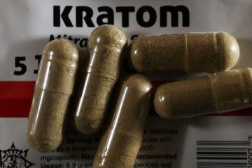O que é o kratom, a 'heroína dos postos de gasolina' que provoca alarme nas autoridades americanas - (crédito: BBC Geral) O que é o kratom, a 'heroína dos postos de gasolina' que provoca alarme nas autoridades americanas - (crédito: BBC Geral)