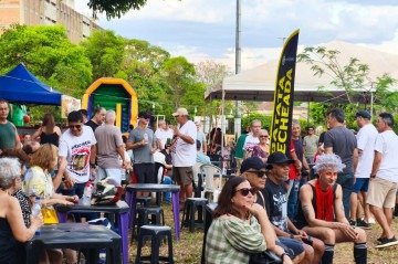 A festa reuniu moradores antigos e recentes para celebrar os 60 anos da quadra 312 Norte -  (crédito: Luiz Fellipe Alves/CB/DA Press)
