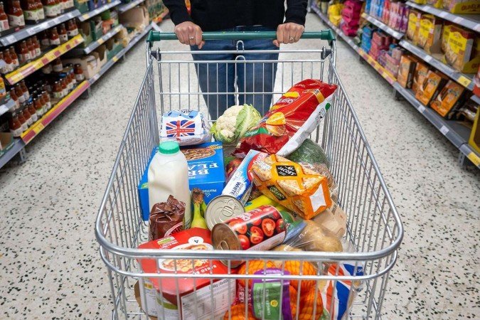 Até mesmo os ingredientes com nomes mais químicos presentes nos nuggets de frango são testados e aprovados de acordo com as leis alimentares do Reino Unido. - (crédito: BBC) Até mesmo os ingredientes com nomes mais químicos presentes nos nuggets de frango são testados e aprovados de acordo com as leis alimentares do Reino Unido. - (crédito: BBC)