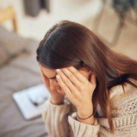 Pesquisadores acreditam que a redução de estrogênio na menopausa pode afetar o envelhecimento do cérebro feminino, ajudando a explicar por que as mulheres têm maior risco de demência -  (crédito: PixHere/Divulgação )