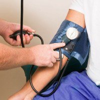 Pessoas com histórico familiar de hipertensão e doenças cardiovasculares ou sobrepeso/obesidade devem aferir a pressão frequentemente   -  (crédito:  rawpixel.com / Centers for Disease Control and Prevention/Divulgação )