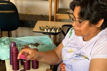 Mulheres em capacitação para cenografia sustentável transformam materiais recicláveis, gerando impacto social e novas oportunidades - (crédito: Divulgação) Mulheres em capacitação para cenografia sustentável transformam materiais recicláveis, gerando impacto social e novas oportunidades - (crédito: Divulgação)