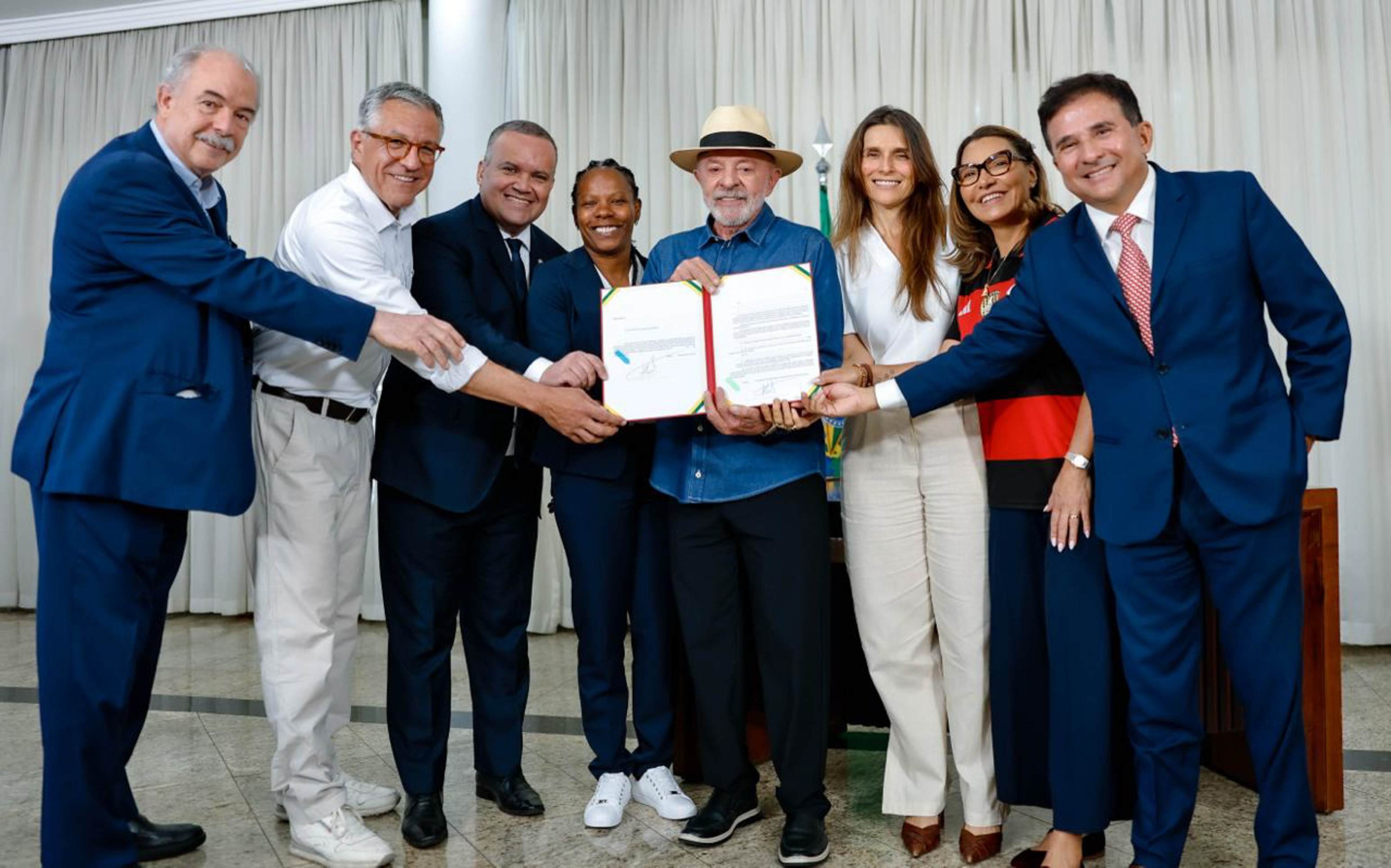 Lula diz que fim das bets não prejudica futebol e defende clubes