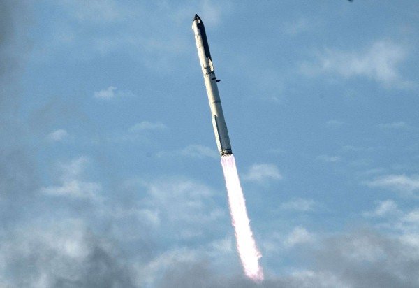  Além do voo, a missão conseguiu lançar 26 satélites Starlink de nova geração   -  (crédito:  RONALDO SCHEMIDT/AFP)