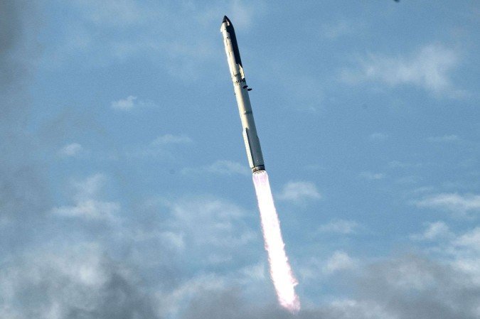 Além do voo, a missão conseguiu lançar 26 satélites Starlink de nova geração - (crédito: RONALDO SCHEMIDT/AFP) Além do voo, a missão conseguiu lançar 26 satélites Starlink de nova geração - (crédito: RONALDO SCHEMIDT/AFP)