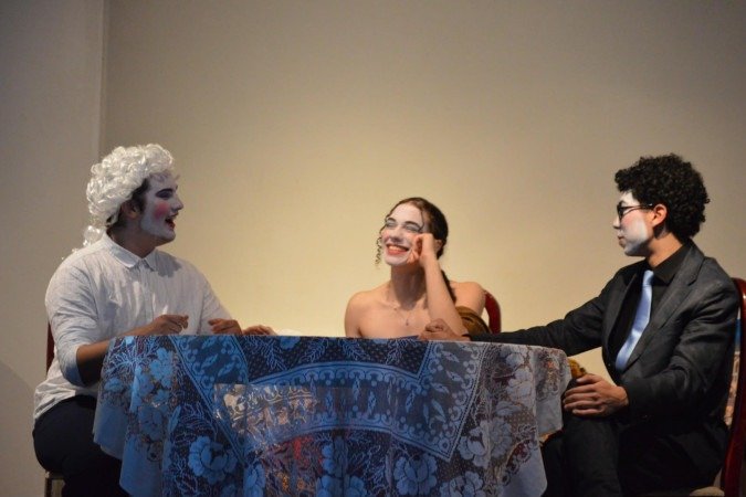 Alunos encenando obras do PAS -  (crédito: Divulgação/ Escola Seb Az Brasília )