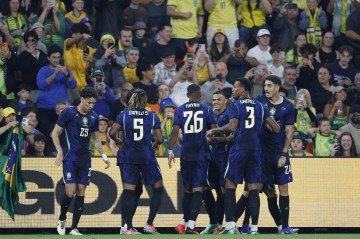 Seleção Brasileira fez jogo de aproximações e trocas de passe mais efetivas. No entanto, foi vazada pelo quarto duelo seguido e ampliou preocupação - (crédito: Rafael Ribeiro/CBF) Seleção Brasileira fez jogo de aproximações e trocas de passe mais efetivas. No entanto, foi vazada pelo quarto duelo seguido e ampliou preocupação - (crédito: Rafael Ribeiro/CBF)
