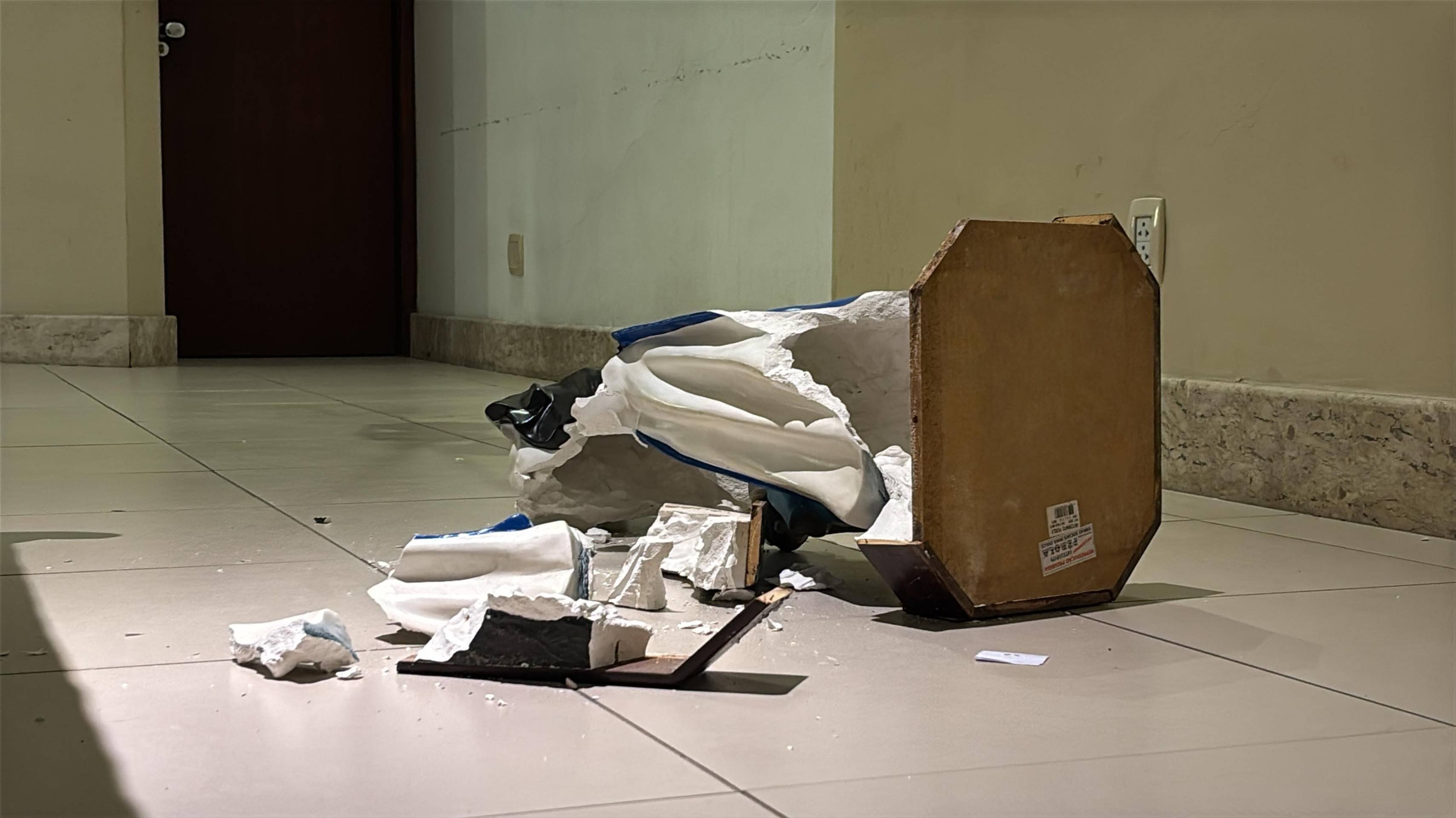 A agress&atilde;o ao espa&ccedil;o religioso em Plataforma ocorreu no altar lateral da par&oacute;quia e resultou na destrui&ccedil;&atilde;o da pe&ccedil;a