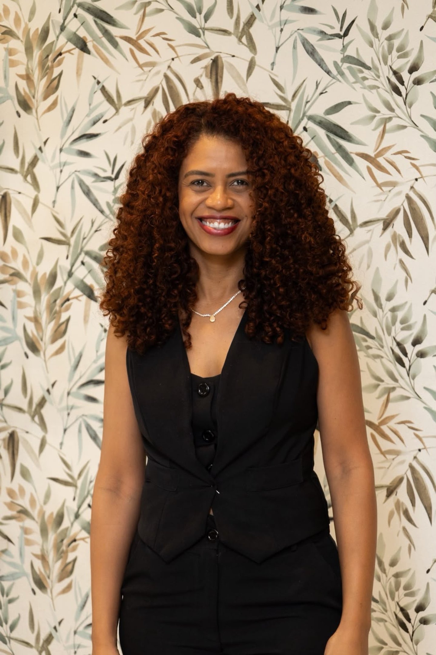 Regiane Moura, cabeleireira do Cor e Cacho