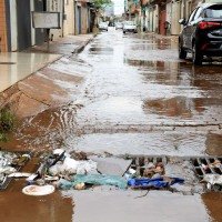 A reportagem esteve na última quarta-feira na Cidade Estrutural, onde tinha acabado de chover no início da tarde -  (crédito: Fotos: Marcelo Ferreira/CB/D.A Press)