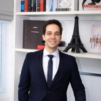 Victor Hugo Esp&iacute;ndola, neurocirurgi&atilde;o e especialista em doen&ccedil;as cerebrovasculares