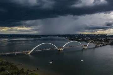 Em casos de emergência ou alagamentos no Distrito Federal, o atendimento da Defesa Civil é feito pelo número 199 -  (crédito: Rafa Neddermeyer/Agência Brasil)