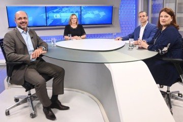 30/09/2026. Cidades. CB.Poder. Alexandre Garcia*, CEO da OPINIÃO Inteligência Política, e *Carlos André Machado*, diretor de negócios da OPINIÃO, são os entrevistados do CB.Poder .Na bancada:Denise Rothenburg e @Ana Maria Campos
- (crédito: Ed Alves/CB/D.A Press) 30/09/2026. Cidades. CB.Poder. Alexandre Garcia*, CEO da OPINIÃO Inteligência Política, e *Carlos André Machado*, diretor de negócios da OPINIÃO, são os entrevistados do CB.Poder .Na bancada:Denise Rothenburg e @Ana Maria Campos
- (crédito: Ed Alves/CB/D.A Press)