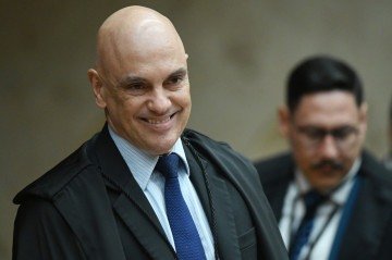 STF encerra suspensão de 90 dias e libera visitas de Flávio Bolsonaro ao pai - (crédito: Ed Alves/CB/D.A Press) STF encerra suspensão de 90 dias e libera visitas de Flávio Bolsonaro ao pai - (crédito: Ed Alves/CB/D.A Press)