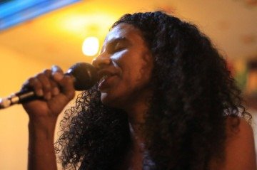Eli Ferreira no Sarau Gole de Poesia no Mercado Sul - (crédito: Webert da Cruz) Eli Ferreira no Sarau Gole de Poesia no Mercado Sul - (crédito: Webert da Cruz)