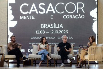 CB Talks na CasaCor Brasília 2026, com os arquitetos Rick Hudson, Palloma Meneghello e Hélio Albuquerque, mediado pela jornalista Sibele Negromonte - (crédito: Minervino Júnior/CB/D.A.Press) CB Talks na CasaCor Brasília 2026, com os arquitetos Rick Hudson, Palloma Meneghello e Hélio Albuquerque, mediado pela jornalista Sibele Negromonte - (crédito: Minervino Júnior/CB/D.A.Press)