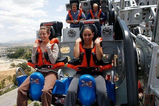 As denúncias de lesão cerebral que fizeram parque Six Flags fechar montanha-russa X2 na Califórnia - (crédito: BBC Geral) As denúncias de lesão cerebral que fizeram parque Six Flags fechar montanha-russa X2 na Califórnia - (crédito: BBC Geral)