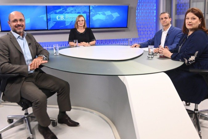 Alexandre Garcia, CEO da Opinião Inteligência Política, e Carlos André Machado, diretor de negócios do instituto, são os entrevistados do CB.Poder. Na bancada: Denise Rothenburg e Ana Maria Campos
- (crédito: Ed Alves/CB/D.A Press) Alexandre Garcia, CEO da Opinião Inteligência Política, e Carlos André Machado, diretor de negócios do instituto, são os entrevistados do CB.Poder. Na bancada: Denise Rothenburg e Ana Maria Campos
- (crédito: Ed Alves/CB/D.A Press)