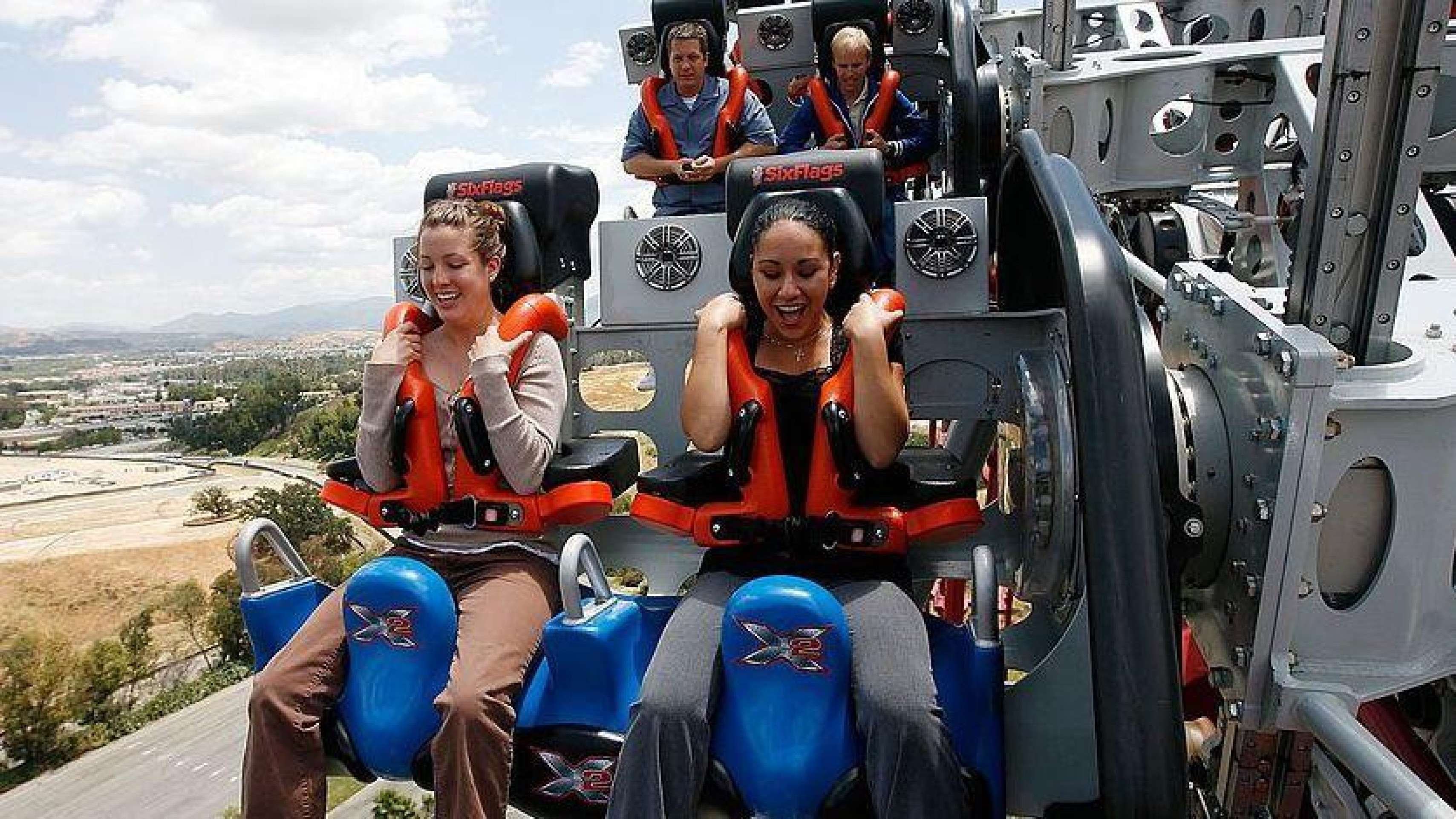As denúncias de lesão cerebral que fizeram parque Six Flags fechar montanha-russa X2 na Califórnia - Foto