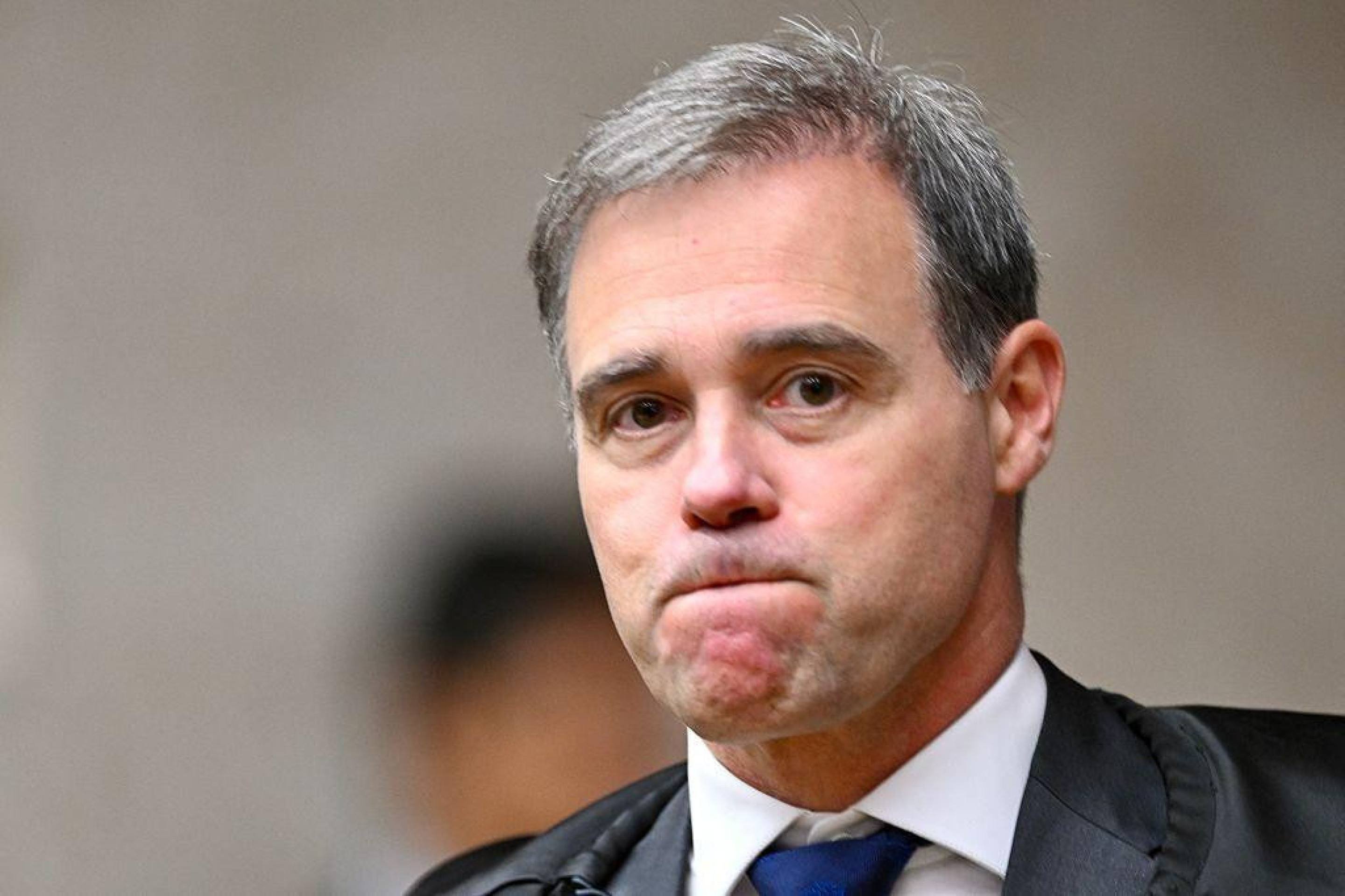 Mendonça vota por tirar do ar posts que ligam Flávio Bolsonaro a Nossa Senhora; siga julgamento no TSE