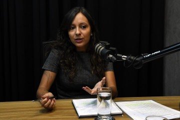 No ambiente digital, o problema inclui fake news, vídeos adulterados, pornografia não consentida e deepfakes, enumera Andreza - (crédito: Marcelo Ferreira/CB/D.A Press) No ambiente digital, o problema inclui fake news, vídeos adulterados, pornografia não consentida e deepfakes, enumera Andreza - (crédito: Marcelo Ferreira/CB/D.A Press)