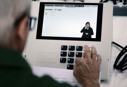 Eleitores que tiveram local de votação alterado receberão aviso por mensagem de texto -  (crédito: Minervino Júnior/CB/D.A.Press) -Eleitores que tiveram local de votação alterado receberão aviso por mensagem de texto -  (crédito: Minervino Júnior/CB/D.A.Press)