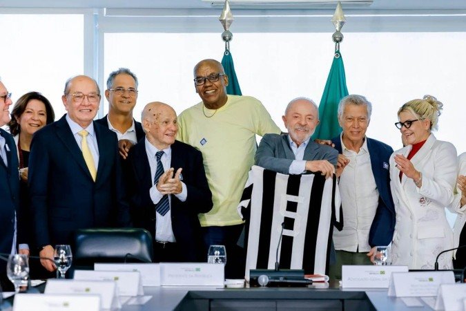 Presidente da República, Luiz Inácio Lula da Silva, durante assinatura da cessão onerosa do Centro de Treinamento Rei Pelé, no Palácio do Planalto, Brasília (DF). - (crédito: Foto: Ricardo Stuckert.) Presidente da República, Luiz Inácio Lula da Silva, durante assinatura da cessão onerosa do Centro de Treinamento Rei Pelé, no Palácio do Planalto, Brasília (DF). - (crédito: Foto: Ricardo Stuckert.)