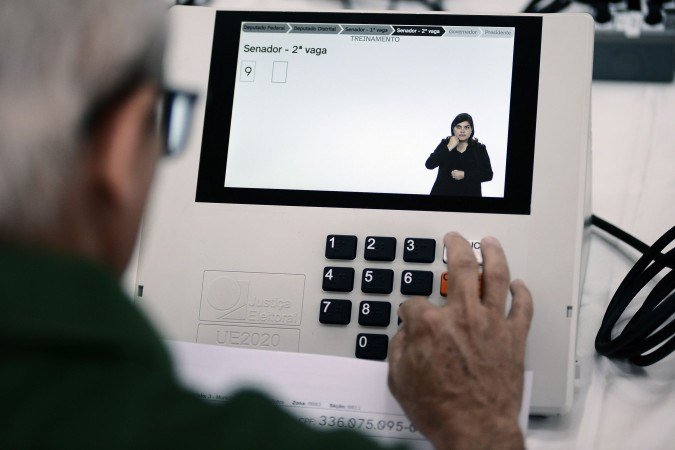 Eleitores que tiveram local de votação alterado receberão aviso por mensagem de texto - (crédito: Minervino Júnior/CB/D.A.Press) Eleitores que tiveram local de votação alterado receberão aviso por mensagem de texto - (crédito: Minervino Júnior/CB/D.A.Press)
