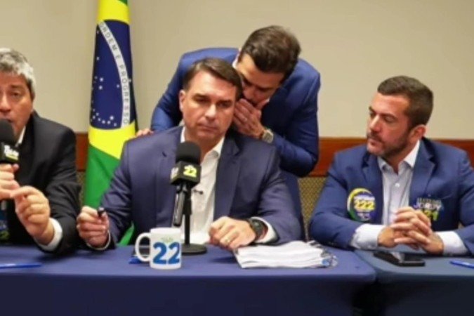 Carlos Portinho(PL-RJ), Flávio Bolsonaro(PL), Pablo Marçal e Carlos Jordy(PL-RJ) após cancelamento de debate da Globo. - (crédito: Reprodução/YouTube) Carlos Portinho(PL-RJ), Flávio Bolsonaro(PL), Pablo Marçal e Carlos Jordy(PL-RJ) após cancelamento de debate da Globo. - (crédito: Reprodução/YouTube)