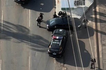 O trio foi interceptado pelas equipes da Rotam, da Polícia Militar do Distrito Federal (PMDF) em uma via de Samambaia - (crédito: Foto: Divulgação) O trio foi interceptado pelas equipes da Rotam, da Polícia Militar do Distrito Federal (PMDF) em uma via de Samambaia - (crédito: Foto: Divulgação)