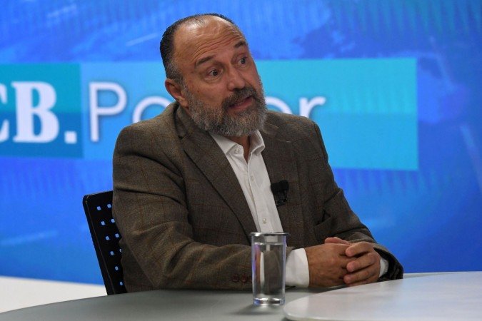 Disputa entre Lula e Flávio será decidida por economia e serviços públicos, diz analista