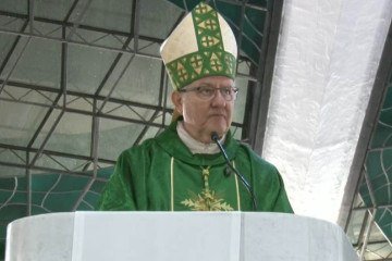 Dom Adair José Guimarães fez a homília no primeiro dia de Novena de Nossa Senhora Aparecida - (crédito: Reprodução/Youtube) Dom Adair José Guimarães fez a homília no primeiro dia de Novena de Nossa Senhora Aparecida - (crédito: Reprodução/Youtube)