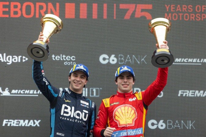  Matheus Comparatto e Felipe Baptista levam a Shell ao lugar mais alto do pódio na etapa de Brasília da Porsche Endurance. Dupla da Shell triunfa pela primeira vez na temporada e assume a liderança do campeonato