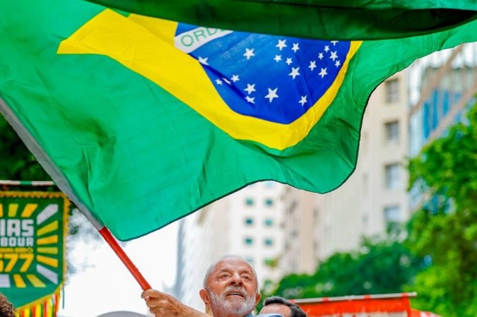 Lula durante ato de encerramento da campanha em São Paulo, neste sábado: liderança nas pesquisas - (crédito: Ricardo Stuckert) Lula durante ato de encerramento da campanha em São Paulo, neste sábado: liderança nas pesquisas - (crédito: Ricardo Stuckert)