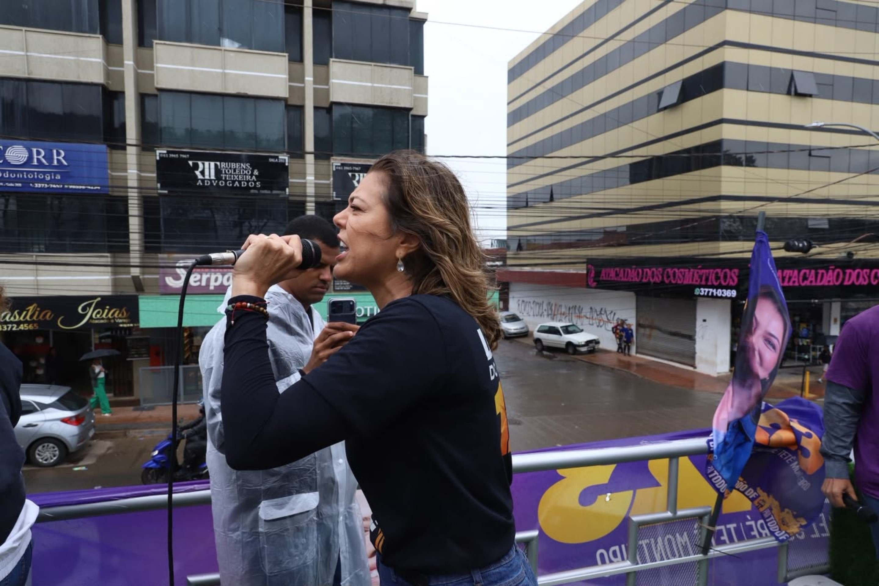 Leila do Volei (PDT) no &uacute;ltimo dia de campanha 