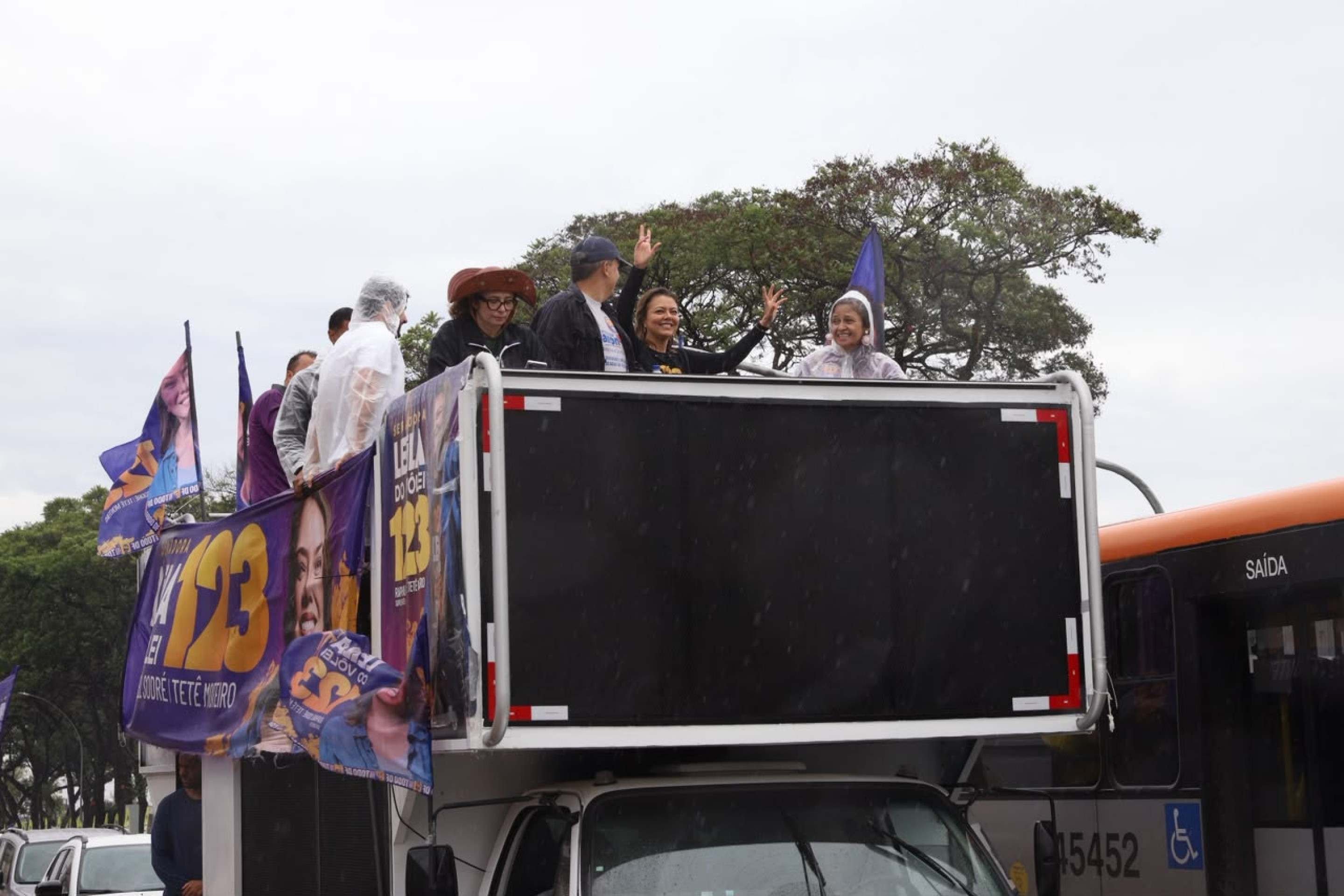 Leila do Volei (PDT) no &uacute;ltimo dia de campanha 