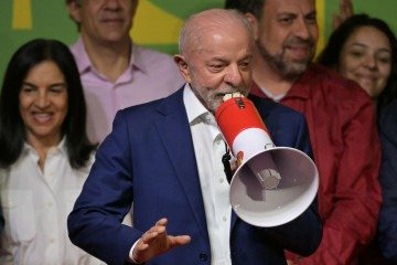 Presidente Lula chega ao segundo turno atrás do filho '01' de Jair Bolsonaro -  (crédito: Nelson Almeida/AFP)