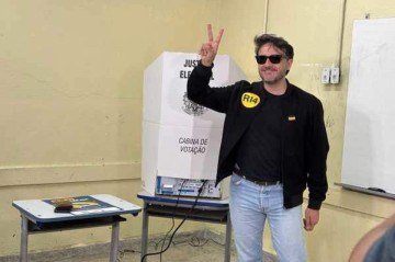 Candidato do Missão, Renan Santos chega para votar em escola da Zona Sul de SP
- (crédito: Reprodução) Candidato do Missão, Renan Santos chega para votar em escola da Zona Sul de SP
- (crédito: Reprodução)