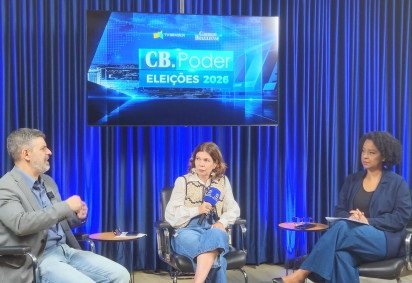  Na Central de Apuração, o cientista político Leonardo Barreto foi entrevistado por Sibele Montenegro e Carmen Souza sobre o pleito  -  (crédito:  Guilherme Felix/CB/D.A Press) - Na Central de Apuração, o cientista político Leonardo Barreto foi entrevistado por Sibele Montenegro e Carmen Souza sobre o pleito  -  (crédito:  Guilherme Felix/CB/D.A Press)