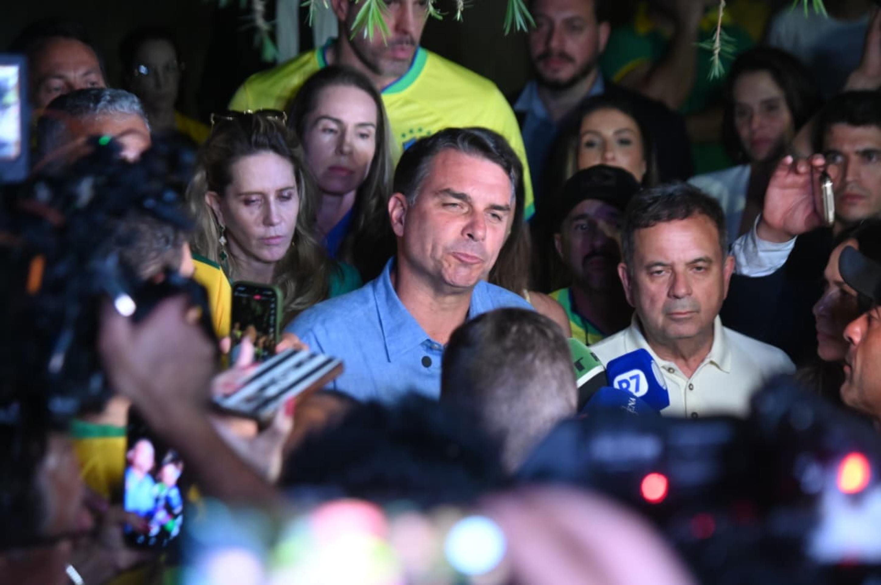 Promessa de Flávio de rever impostos esbarra no cronograma tributário