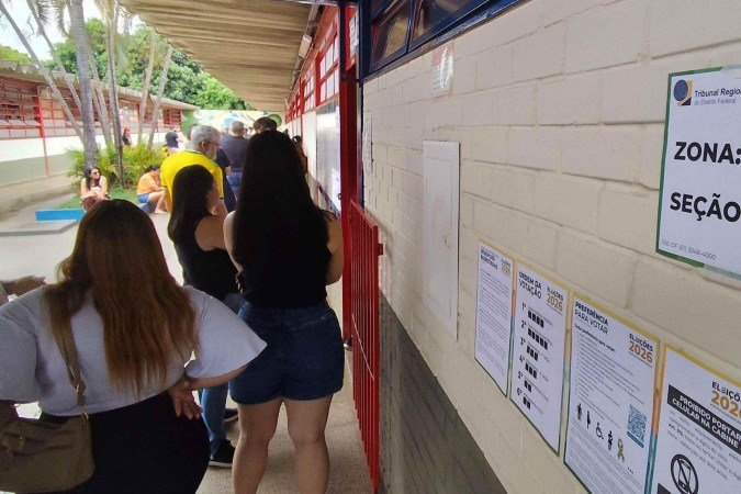 Alguns eleitores ficaram mais de três horas na fila - (crédito: Carlos Vieira CB/DA Press) Alguns eleitores ficaram mais de três horas na fila - (crédito: Carlos Vieira CB/DA Press)